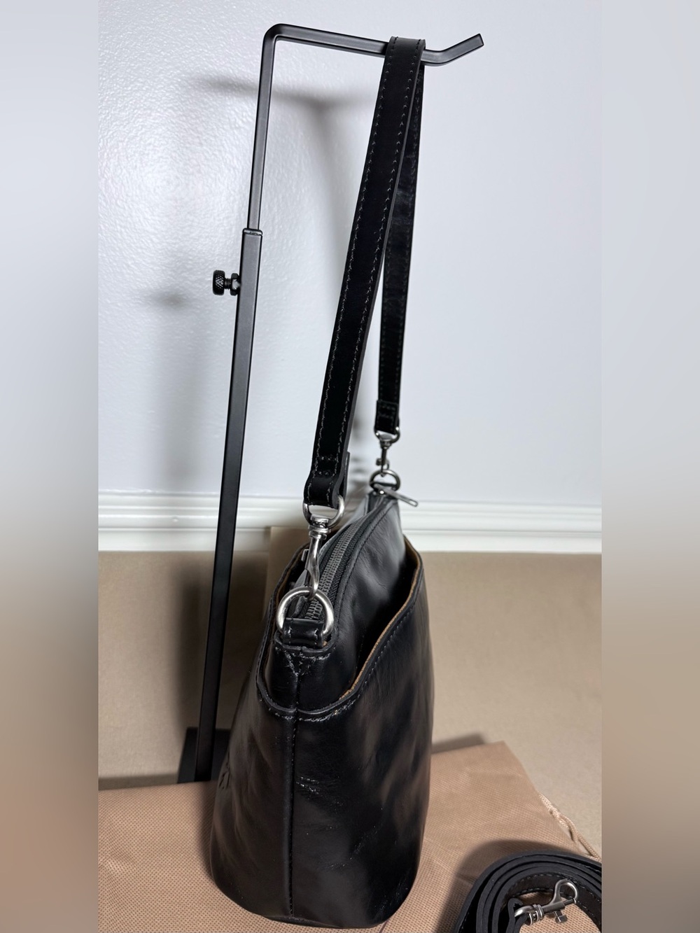 🔥Patricia Nash🔥 NWT Arlee Black Distressed Leather Crossbody Shoulder Bag - Picture 4 of 9